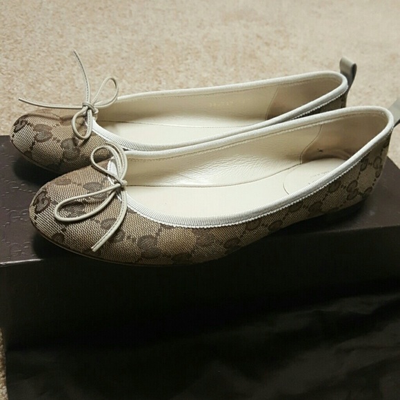 Gucci 'Ali' canvas with white leather trim flats - Picture 7 of 7